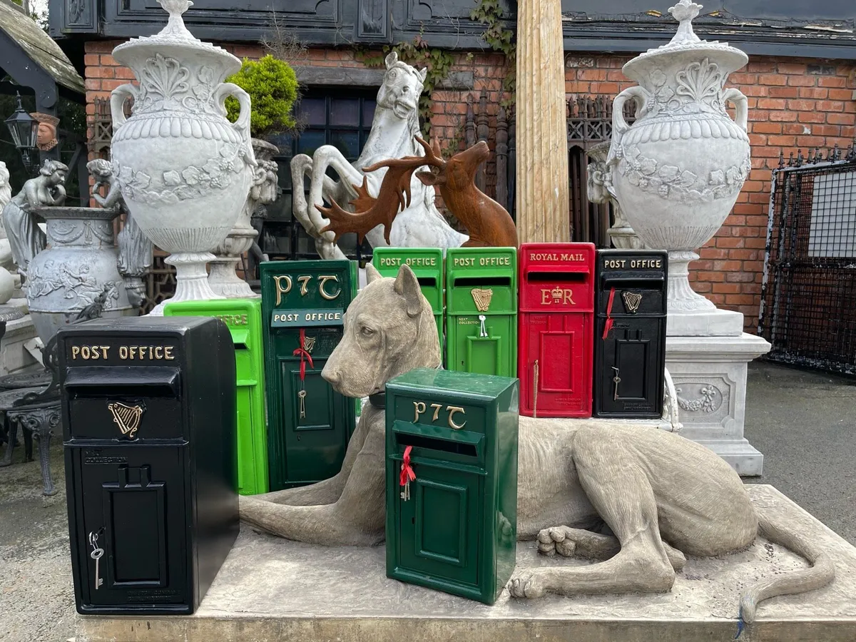 Postbox building into the wall - Image 1