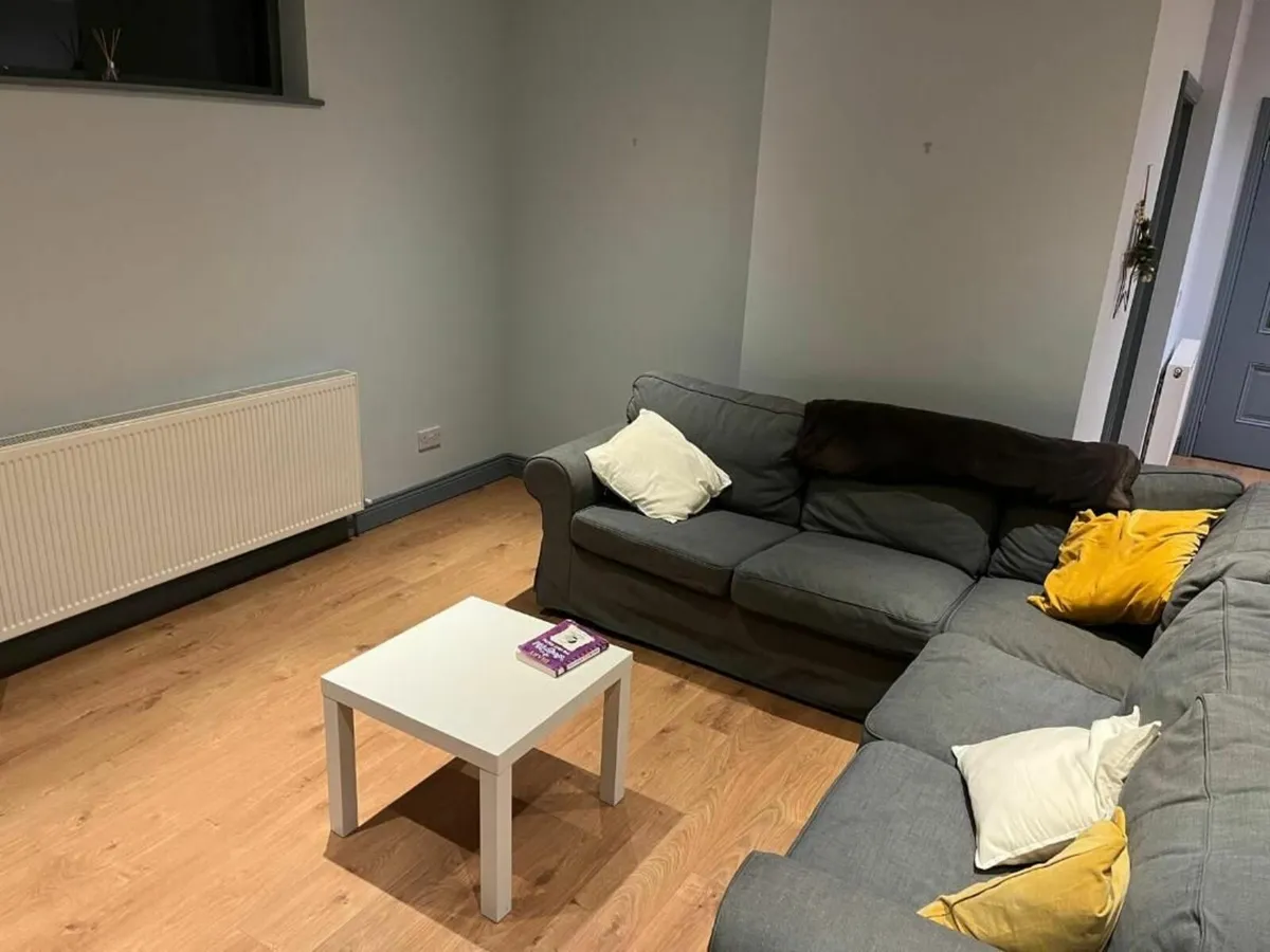 Corner sofa - Image 1