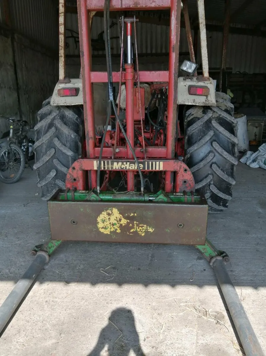 Bale stacker - Image 1