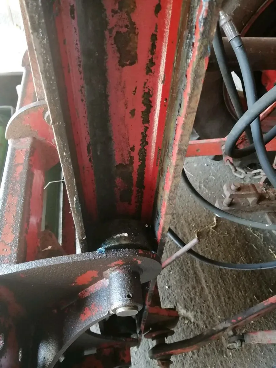 Bale stacker - Image 2