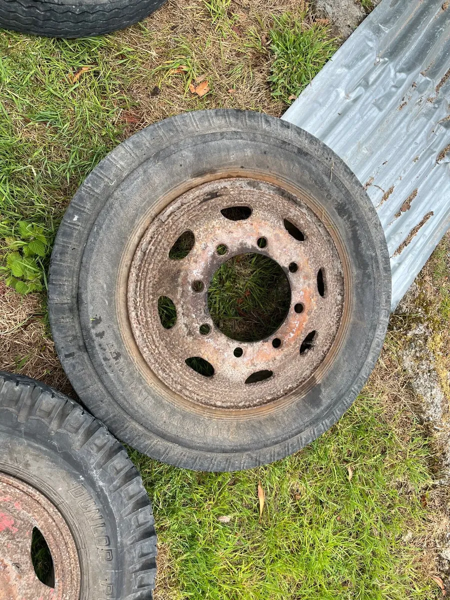 8 stud wheels - Image 1