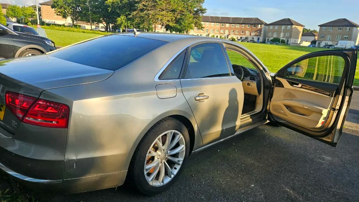 AUDI A8 4.2 TDI QUATTRO 2010 - Image 2