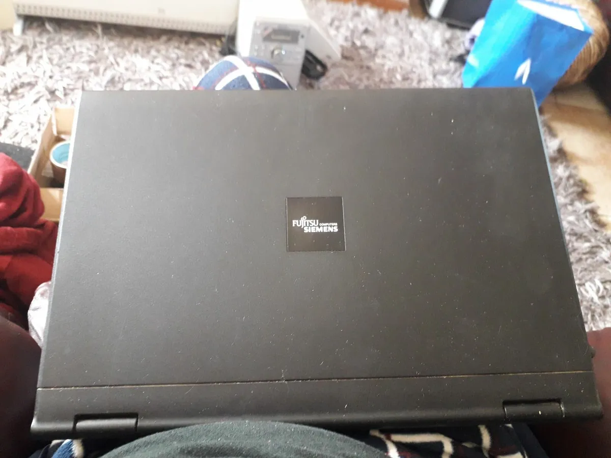 Fujitsu Siemens windows 7  laptop - Image 1