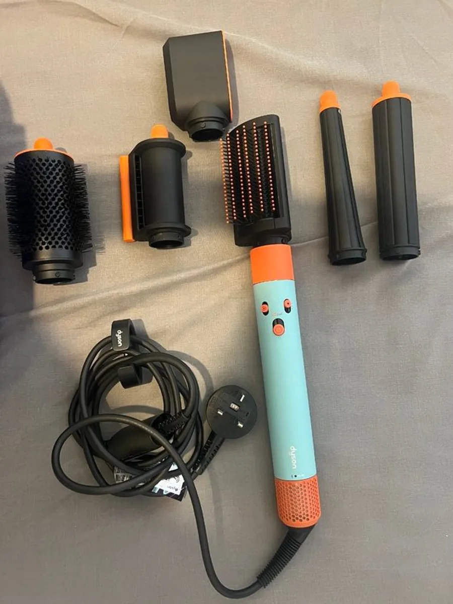 Dyson Airwrap multistyler and dryer - Image 3