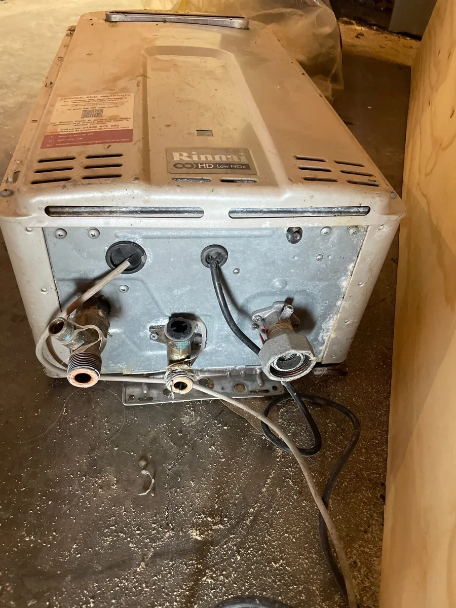 Gas water heater - Image 3