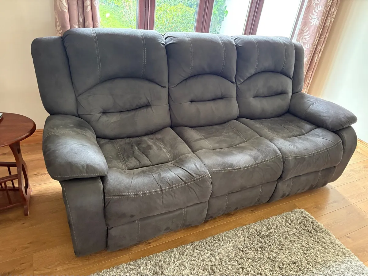 3+2 seaters settees with recliners - Image 2