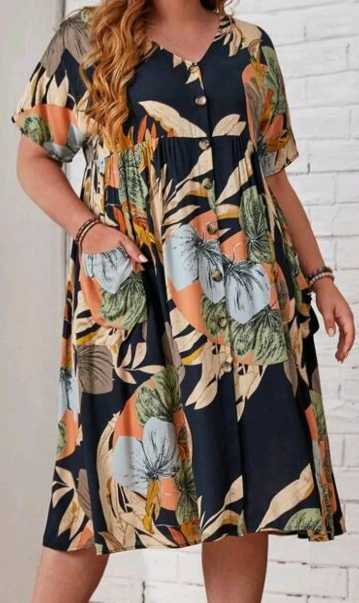 3 LADIES PLUS SIZE SUMMER DRESSES, size 24-26. - Image 1
