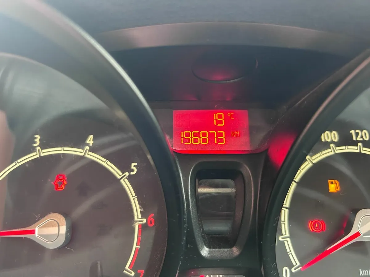 Ford Fiesta 2010 - Image 3