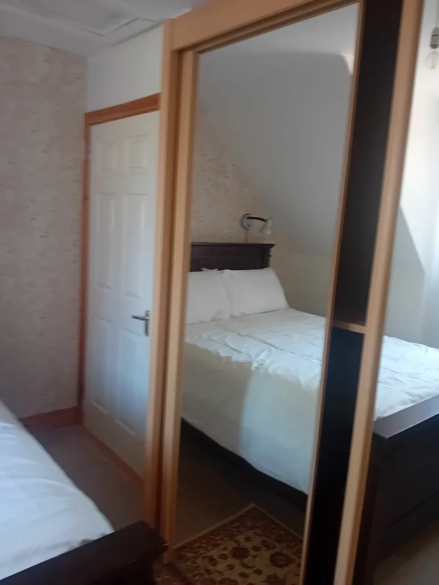 Triple wardrobes - Image 2
