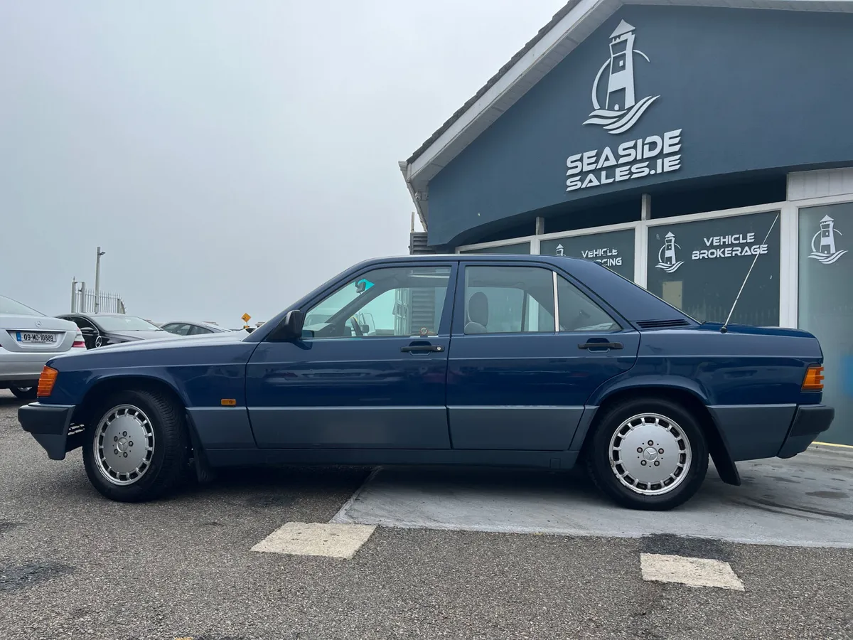 1990 Mercedes Benz 190e 2.0 - Image 2