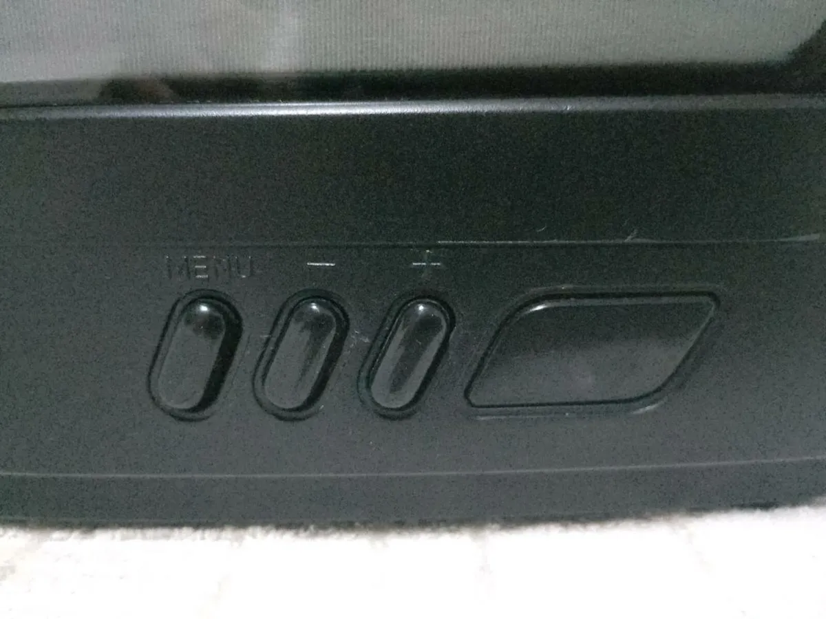 14" Schneider CRT TV - Image 3