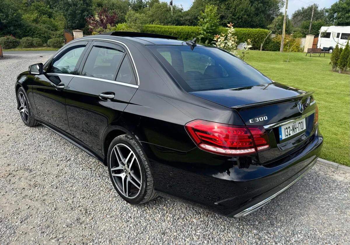 Mercedes E300 Automatic - Image 4