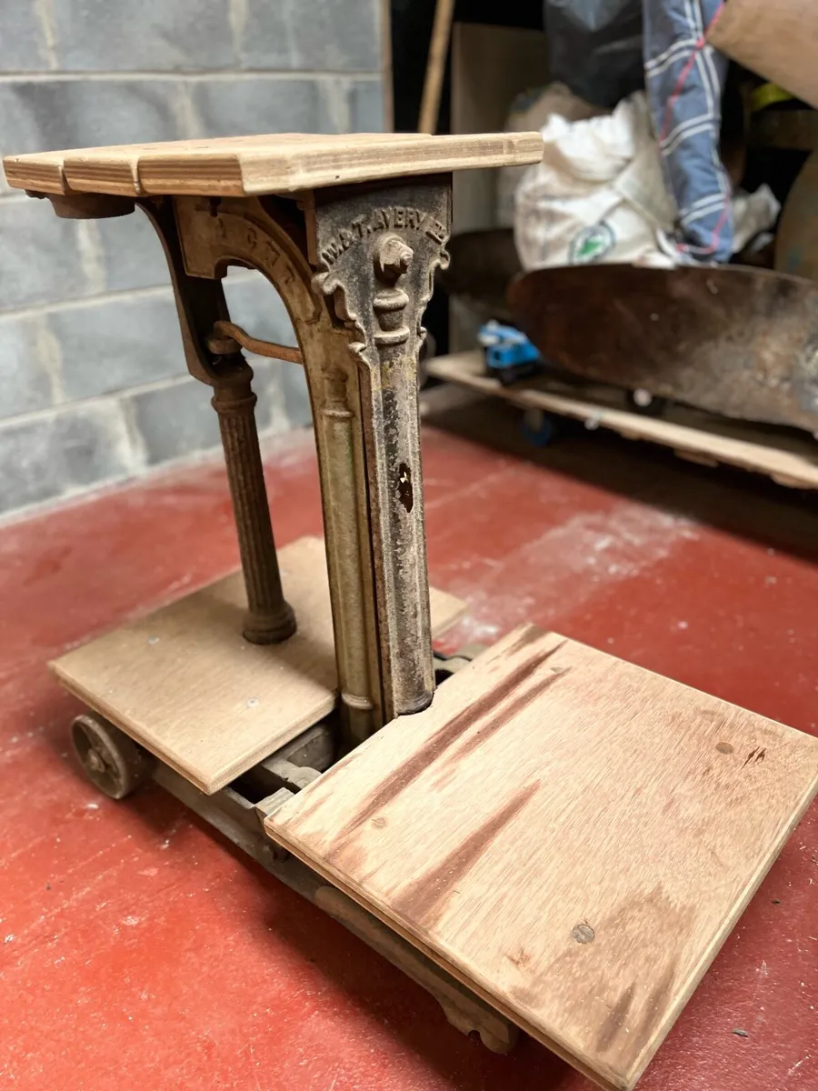 Weighing scales - Image 1