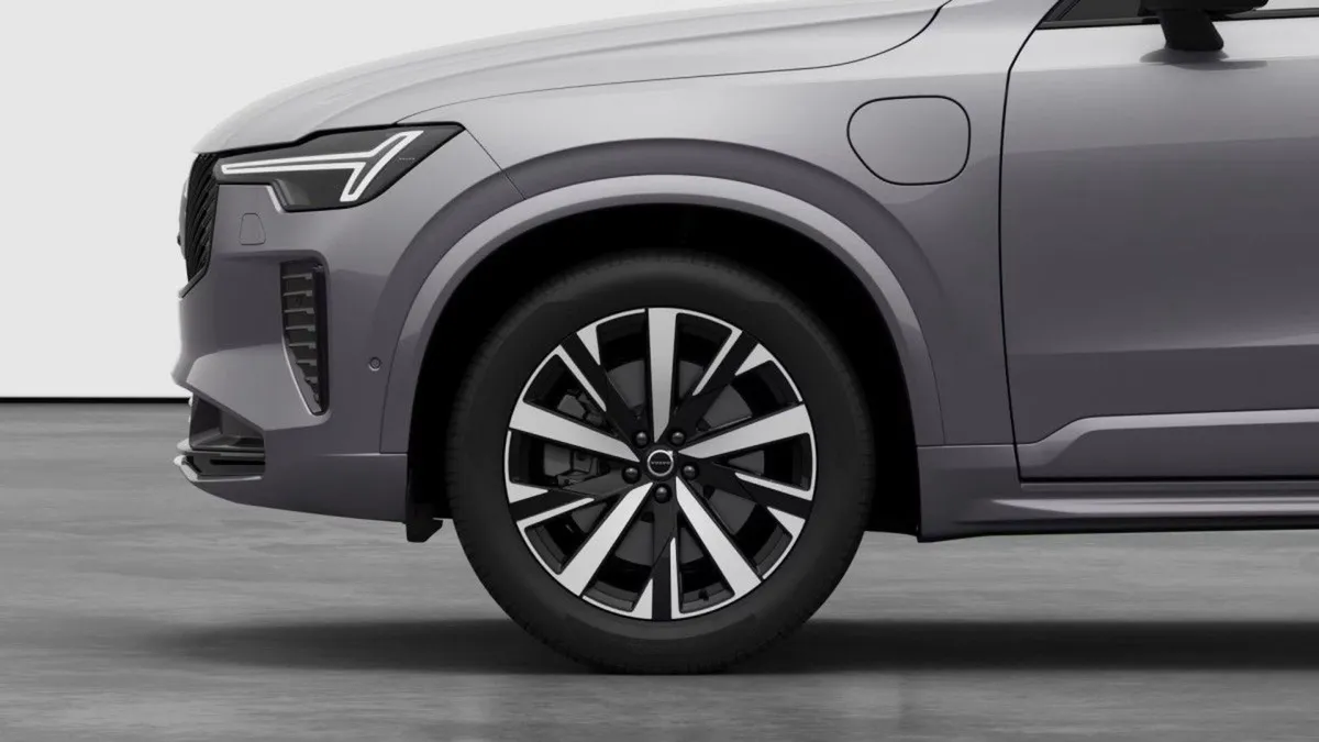 Volvo XC90 Aurora Sliver Plus Dark Edition - Image 2