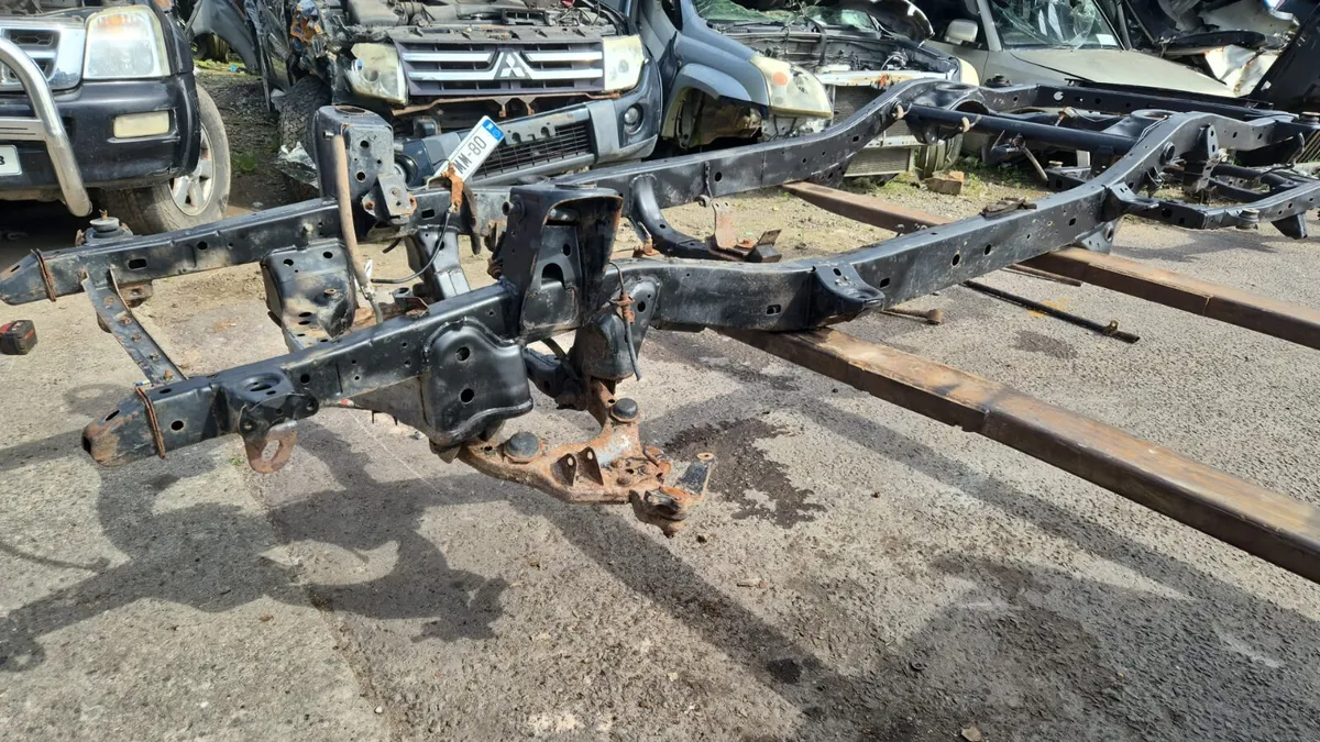 1996 TO 2003 TOYOTA LANDCRUISER CHASSIS SWB - Image 2