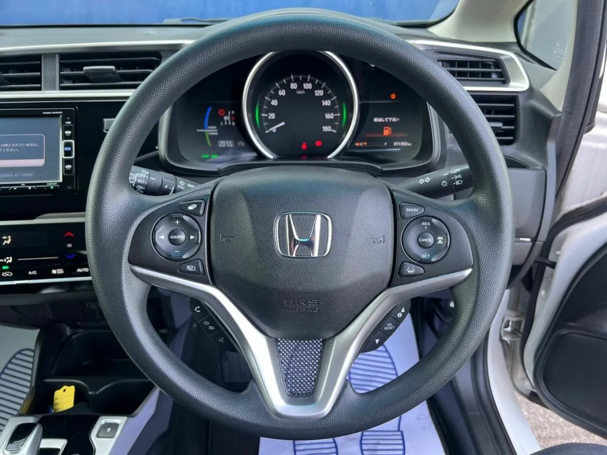 Honda Fit 1.5 HYBRID F-PACKAGE AUTO // NEW 2 YEAR - Image 4