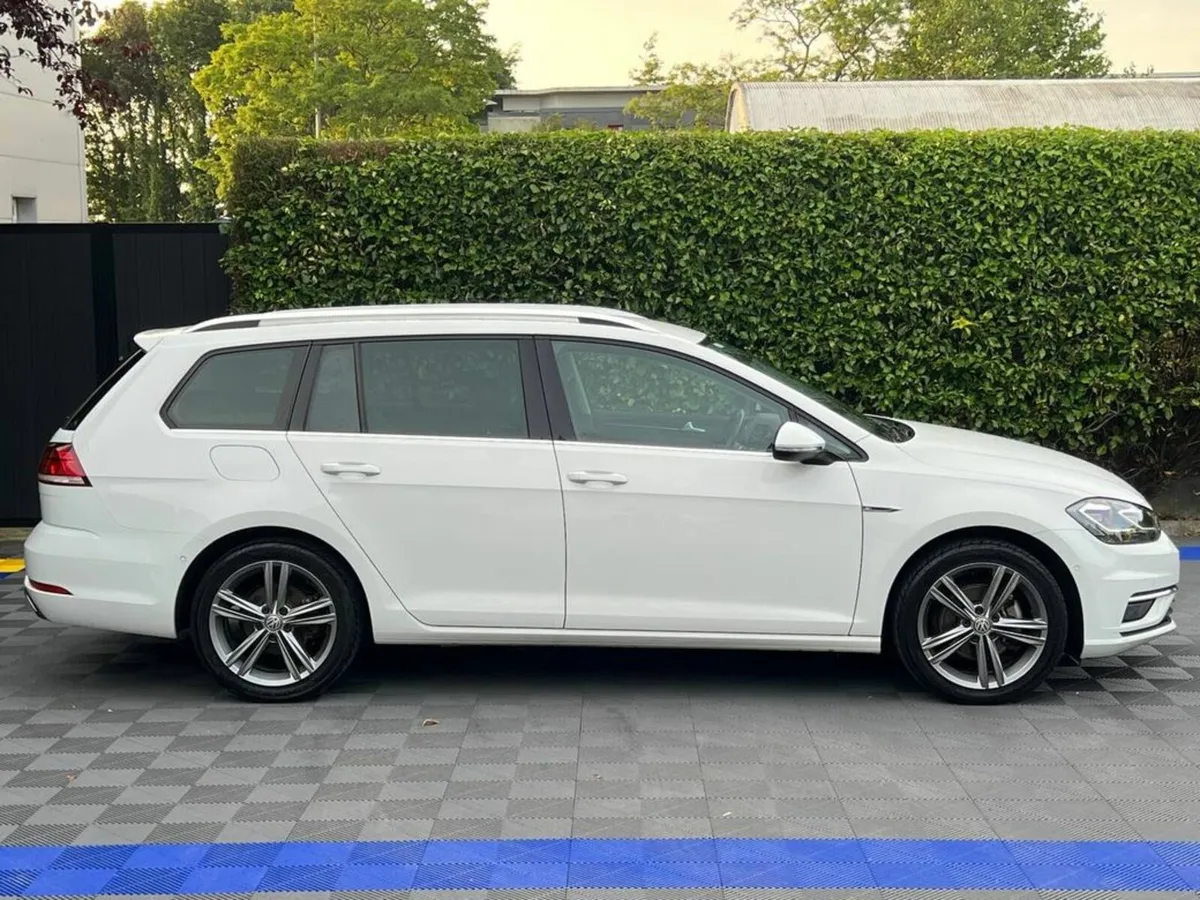 Volkswagen Golf HIGHLINE VARIANT 2.0 TDI AUTO // L - Image 2