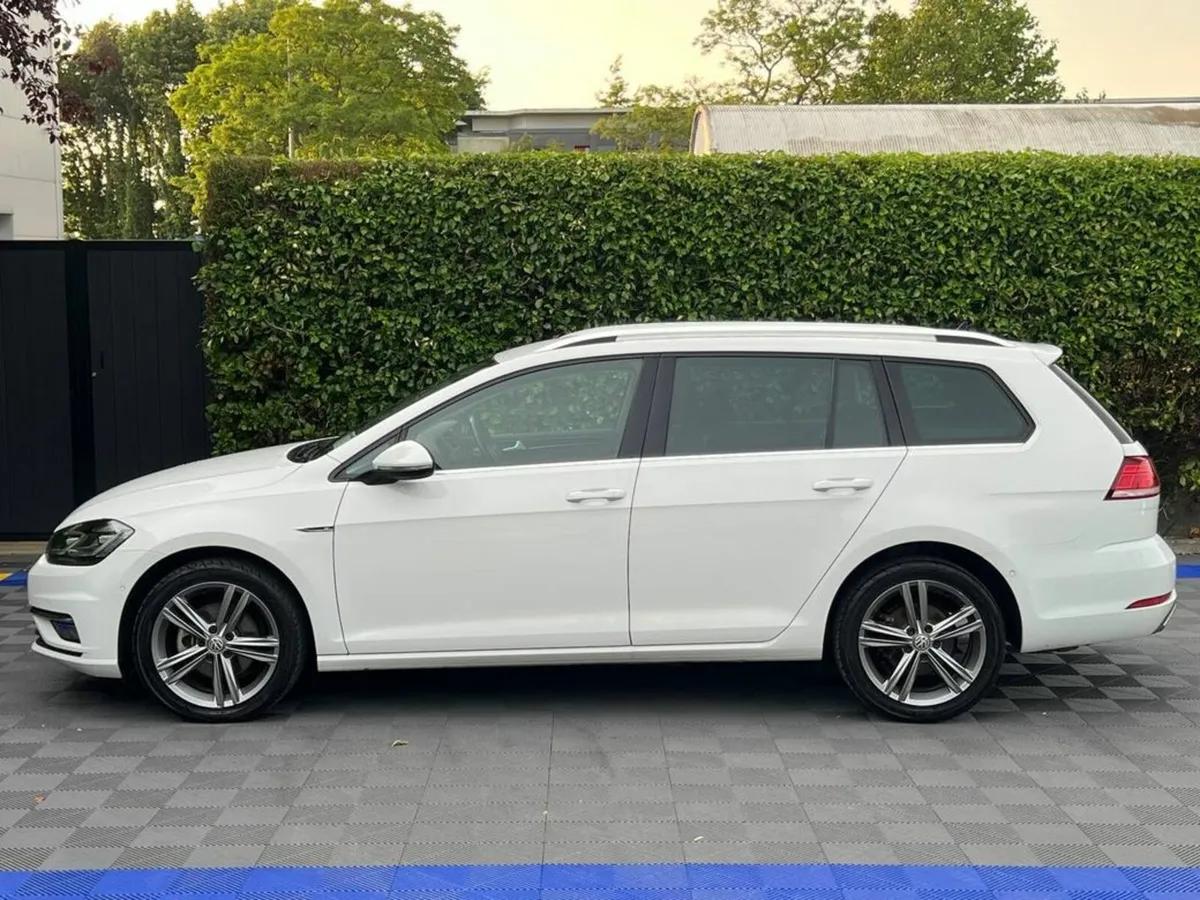 Volkswagen Golf HIGHLINE VARIANT 2.0 TDI AUTO // L - Image 3