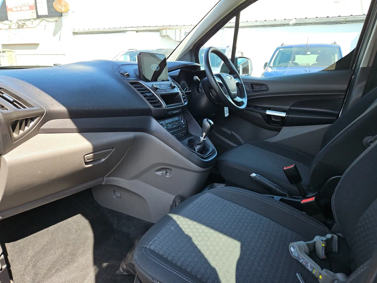 Ford Tourneo Connect Wheelchair Access Taxi Spec - Image 3