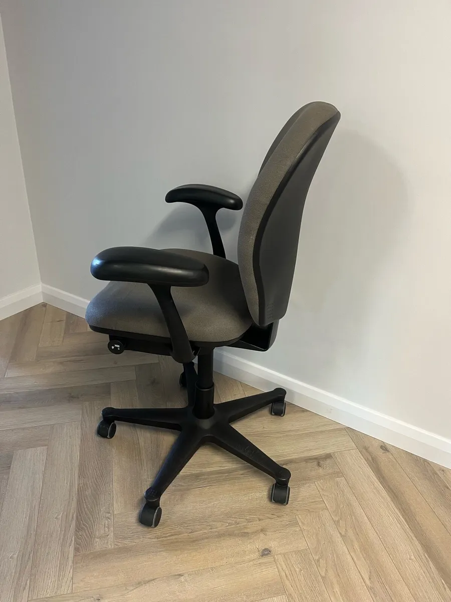 Office Chairs - Image 2
