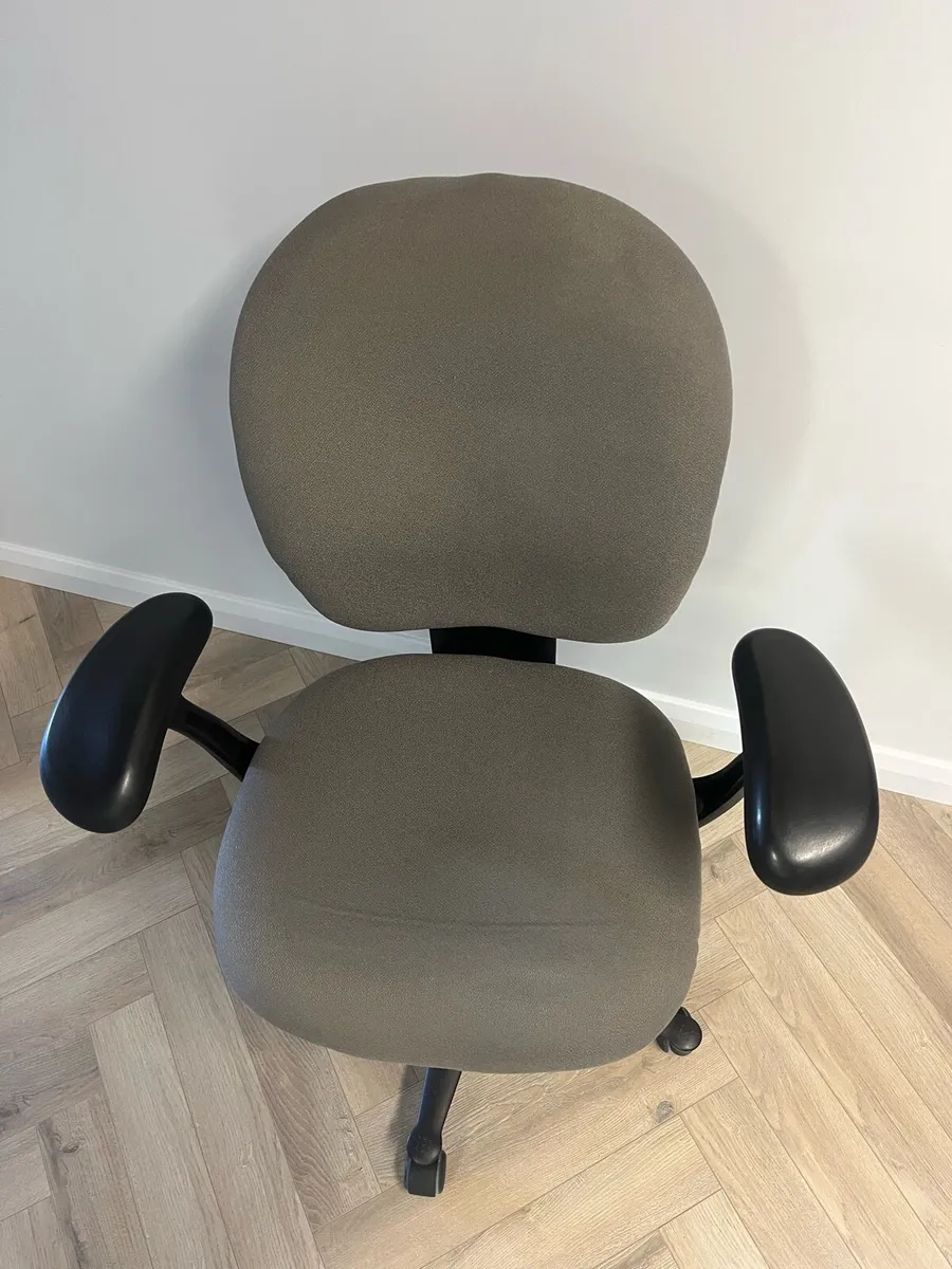 Office Chairs - Image 4
