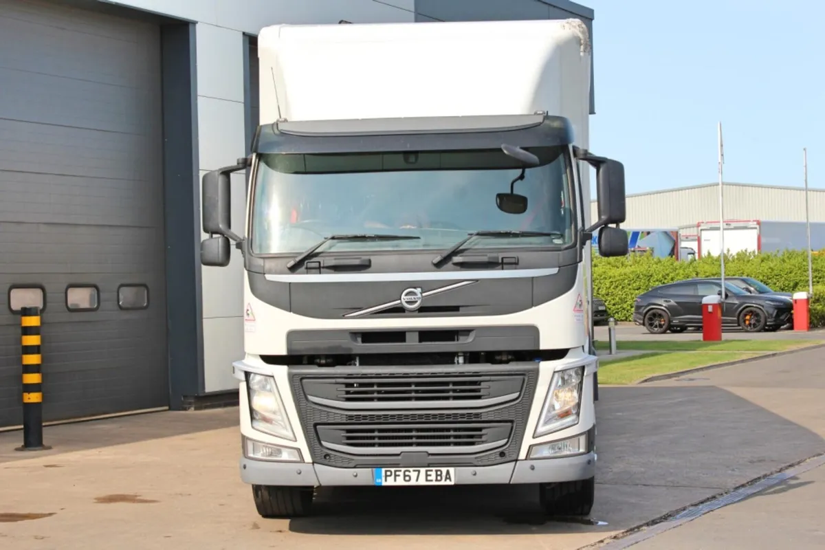 2018 VOLVO FM-330 6X2 FRIDGE LORRY - Image 2