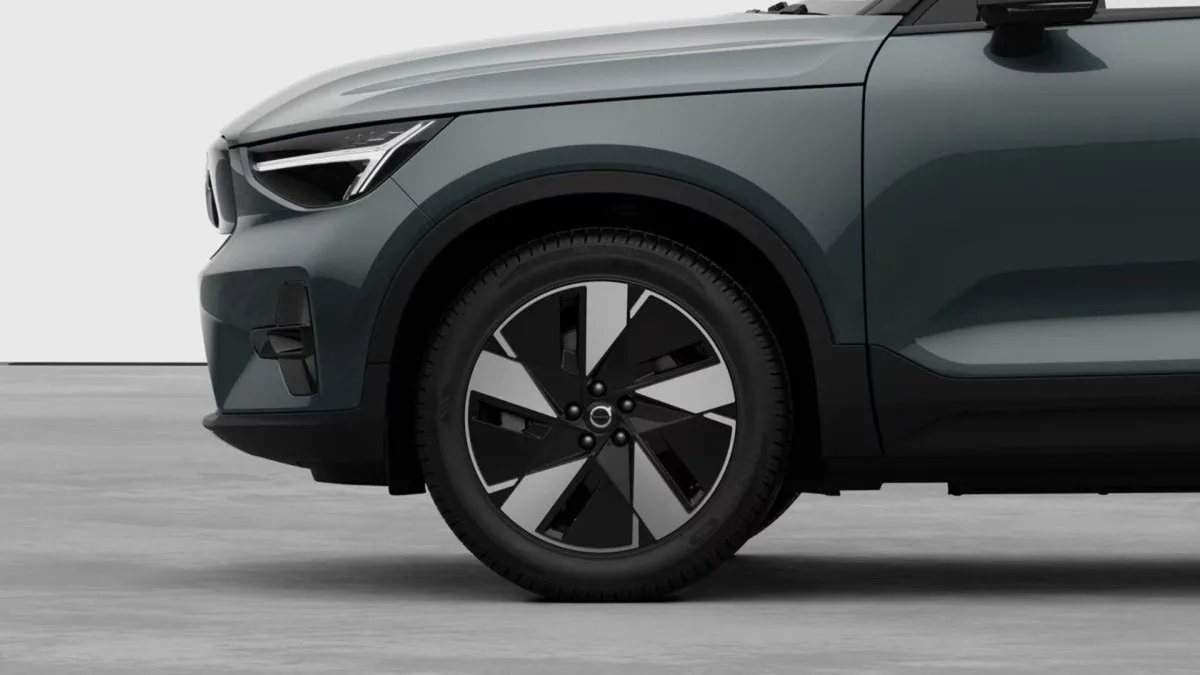 Volvo EX40 Plus Extended Range in Forest Lake - Image 1
