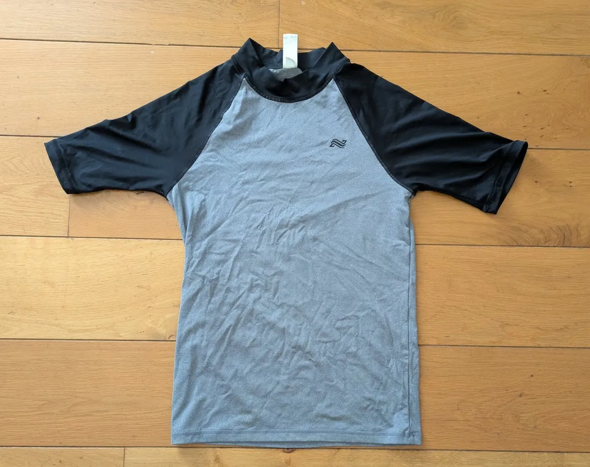 Approx 16 yrs Short sleeved rash vest