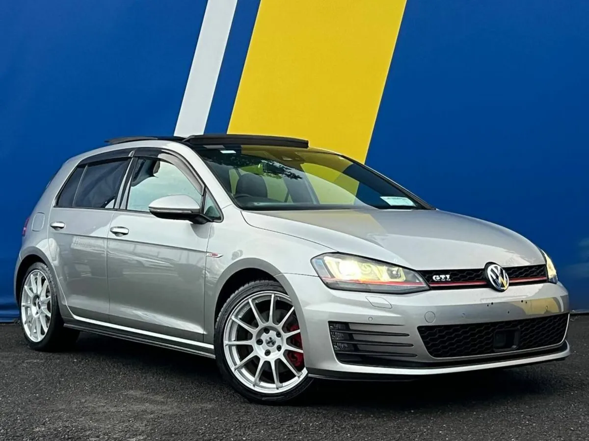 Volkswagen Golf GTI 2.0 TSI AUTO // TILT & SLIDE P - Image 3