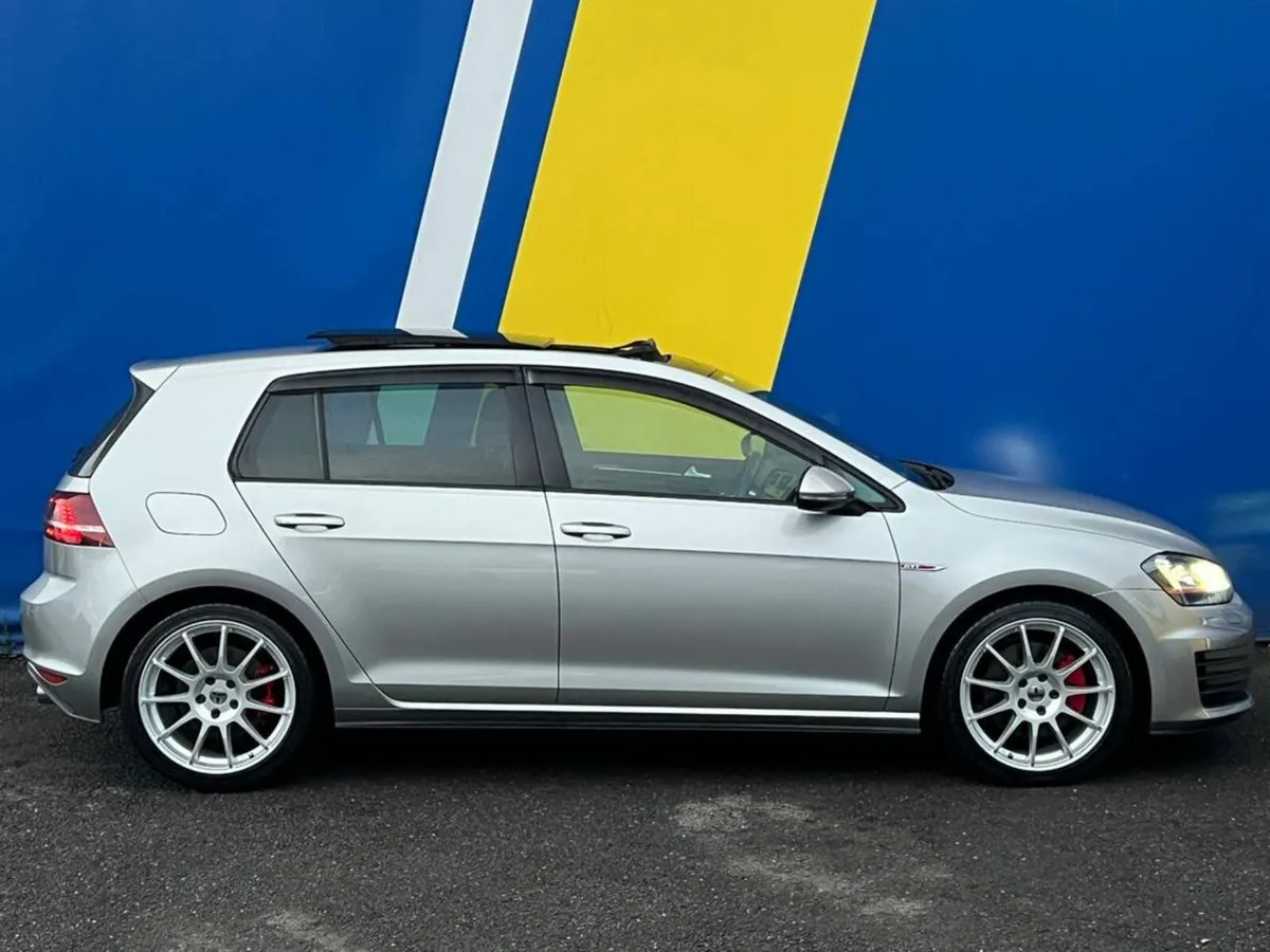 Volkswagen Golf GTI 2.0 TSI AUTO // TILT & SLIDE P - Image 4