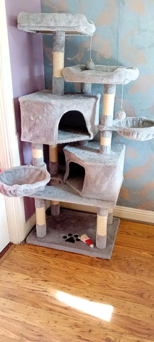 Cat tree - Image 1