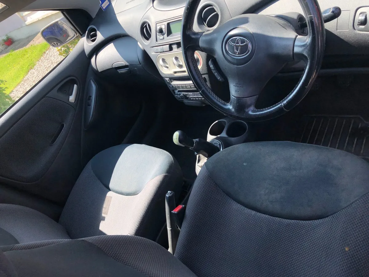 Toyota Yaris 2003 - Image 2