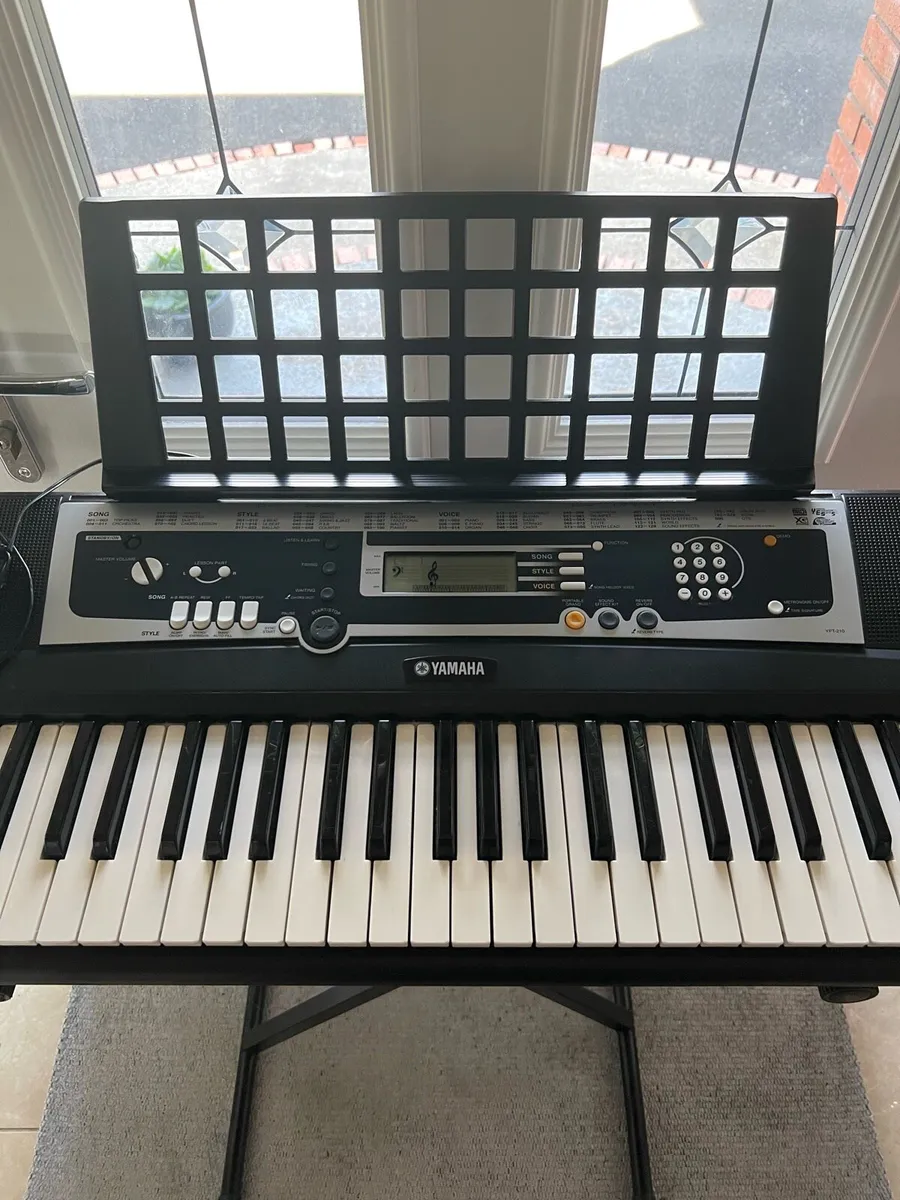 Yamaha YPT -210 Keyboard - Image 1