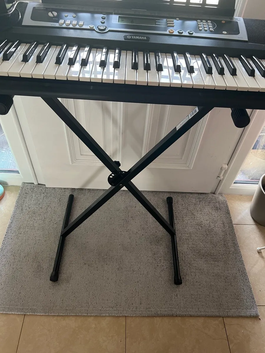 Yamaha YPT -210 Keyboard - Image 3