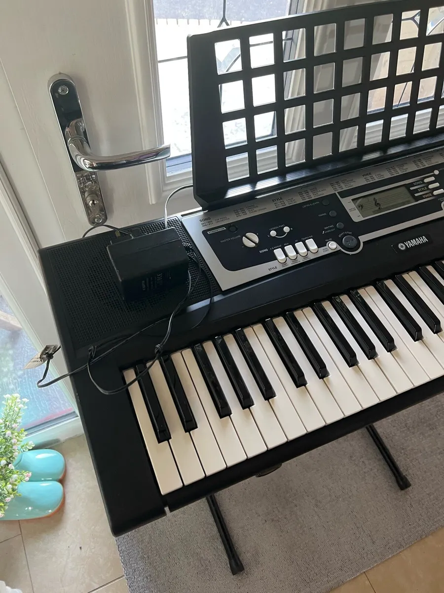 Yamaha YPT -210 Keyboard - Image 4