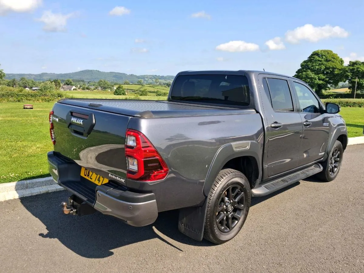 Toyota Hilux Invincible X - Image 3