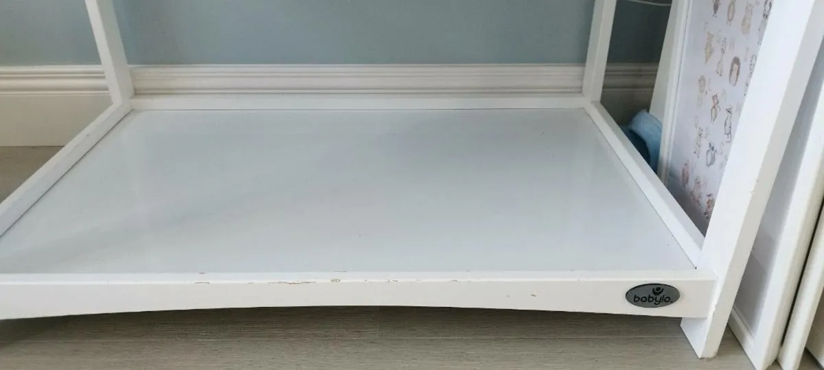 Changing Table - Image 3