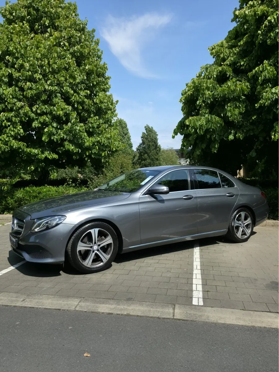 Mercedes Benz E - Class (E220) - Image 2