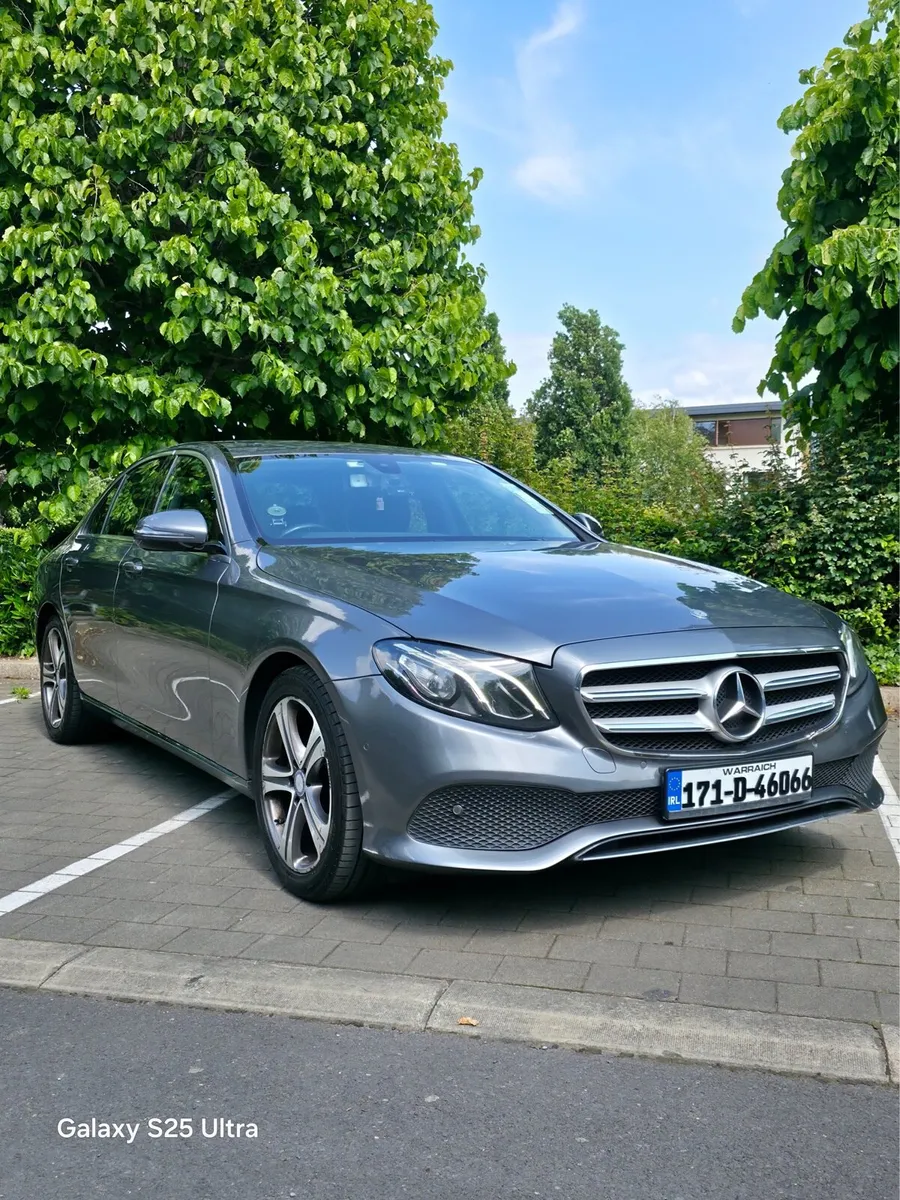 Mercedes Benz E - Class (E220) - Image 3
