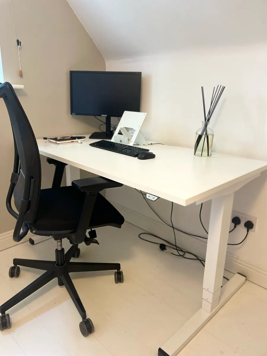 Adjustable office desk - Image 1