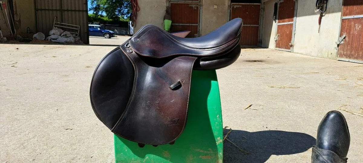 Well Minded 17" Prestige S1 Lux Jump Saddle - Image 1