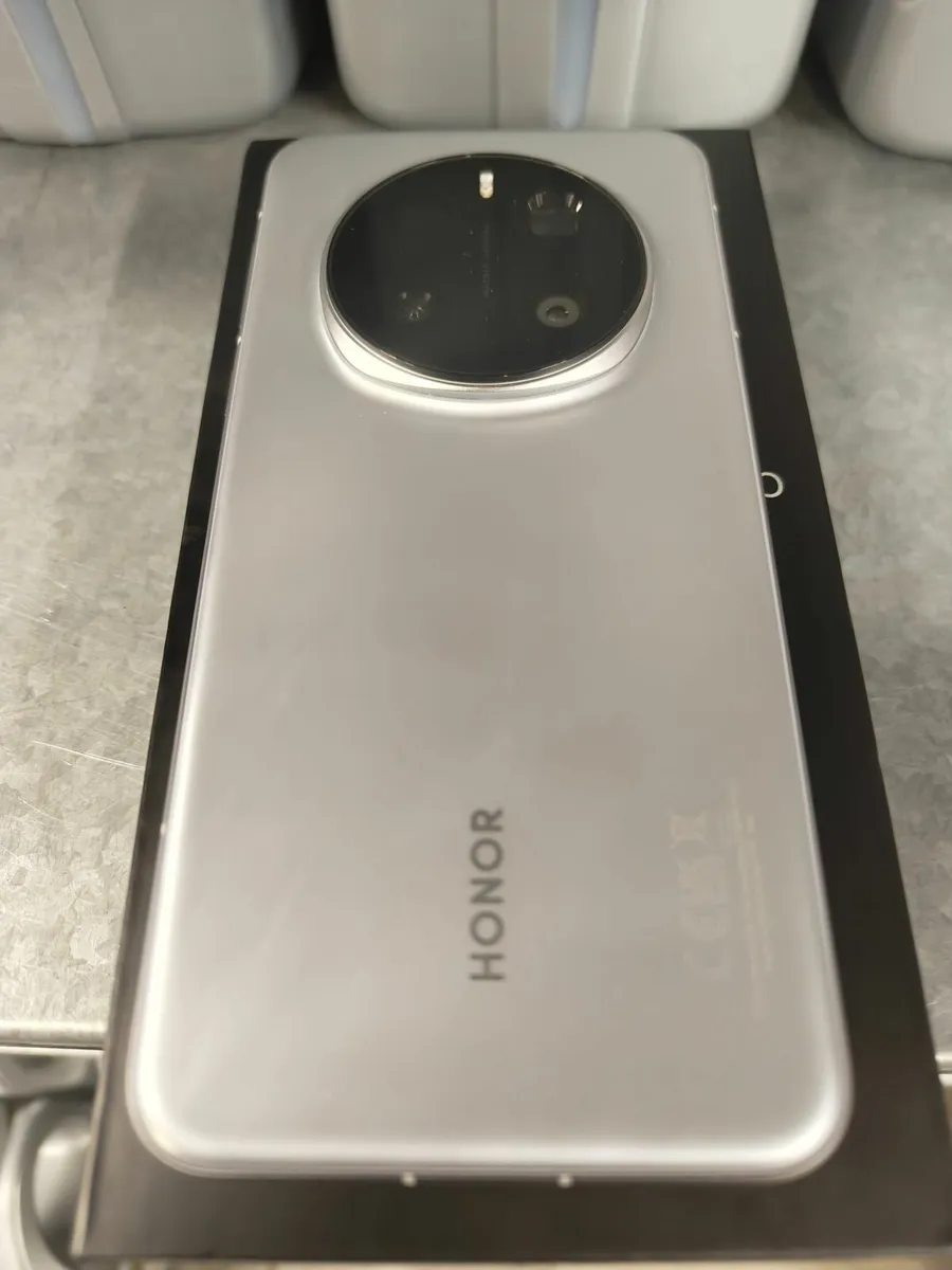 Honor Magic 7 Pro Grey 12/512gb - Sim Free - Image 1