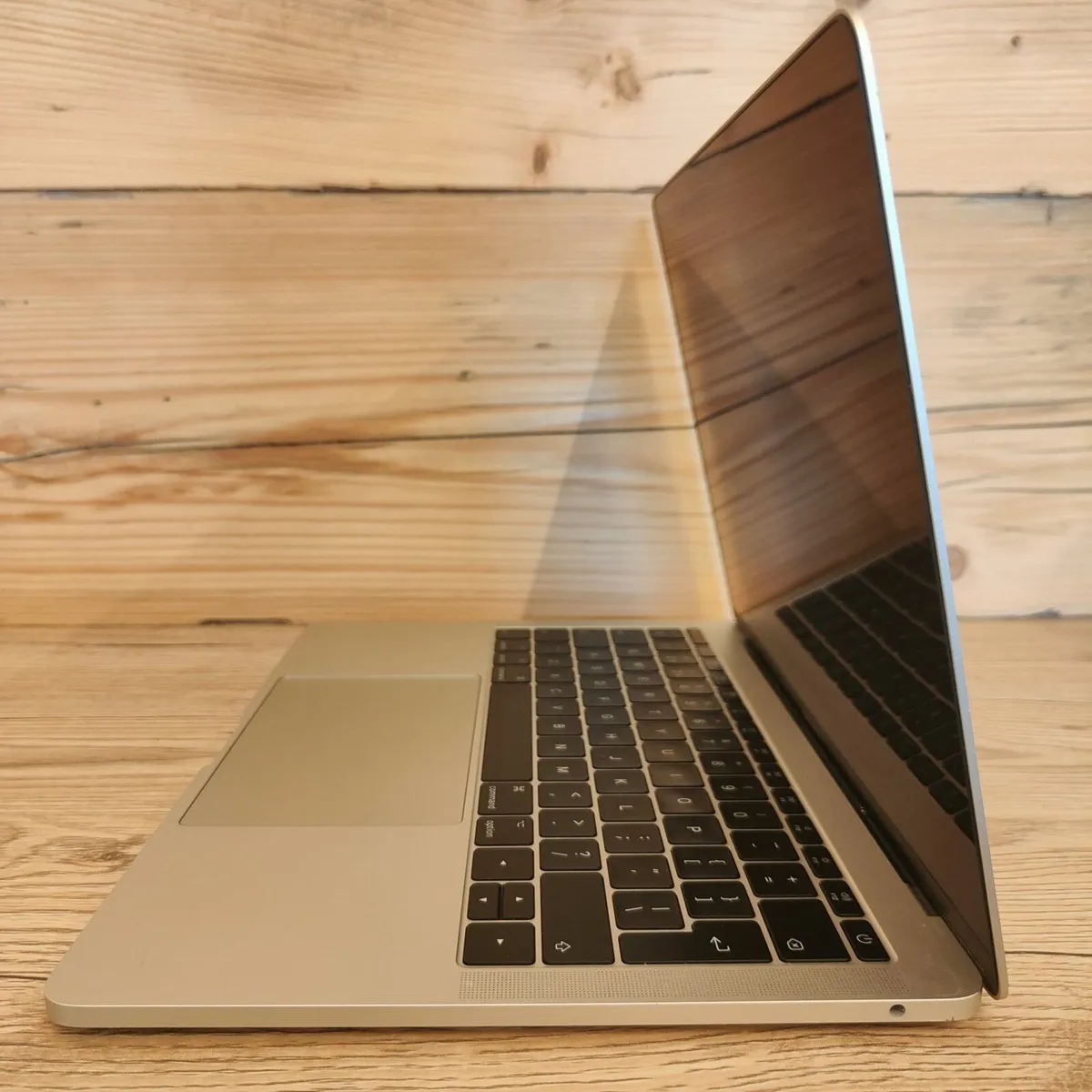 Apple Macbook Pro 2017 - Image 3
