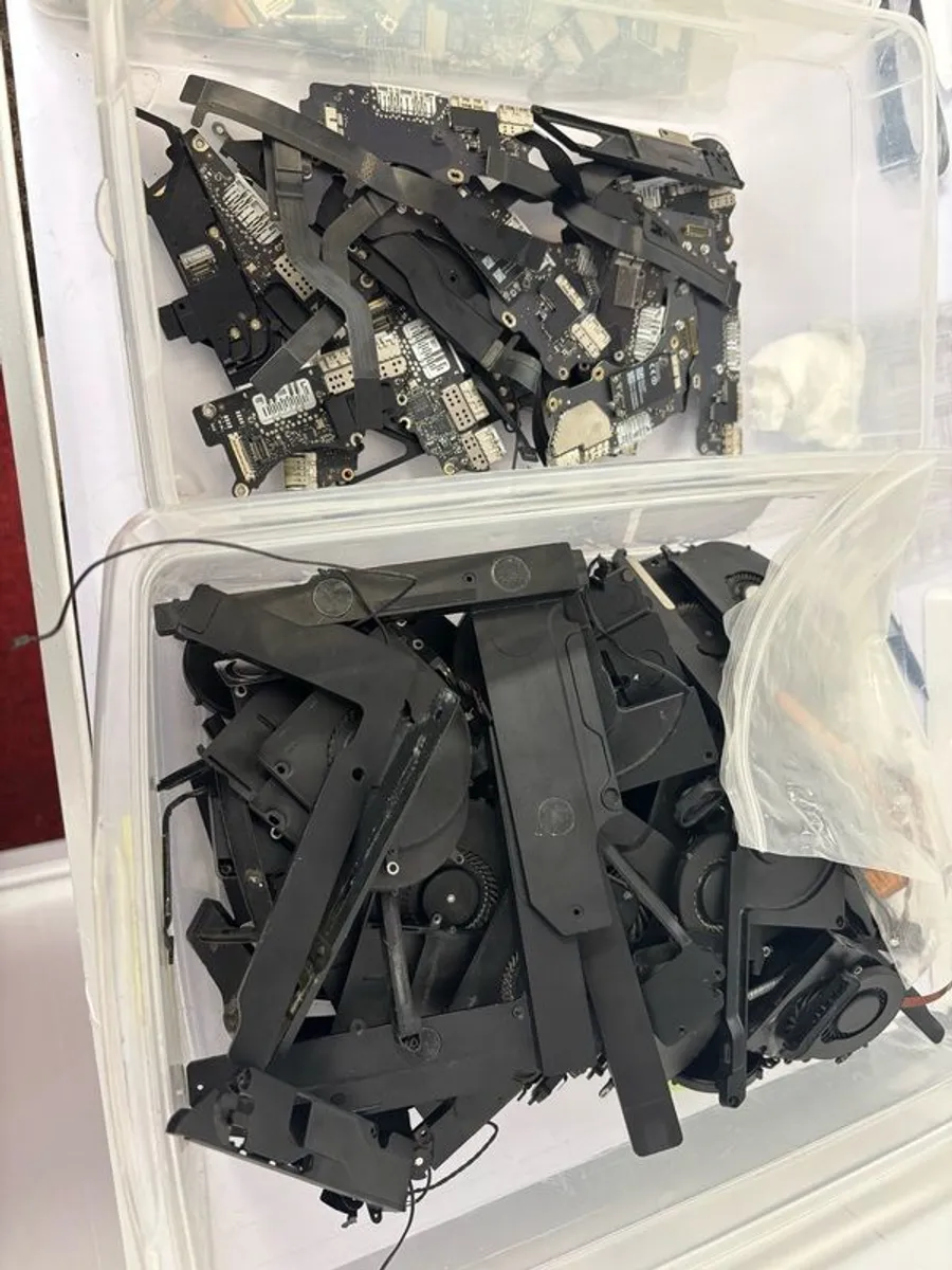 Various MacBook Pro/Air & some iMac parts - Image 1
