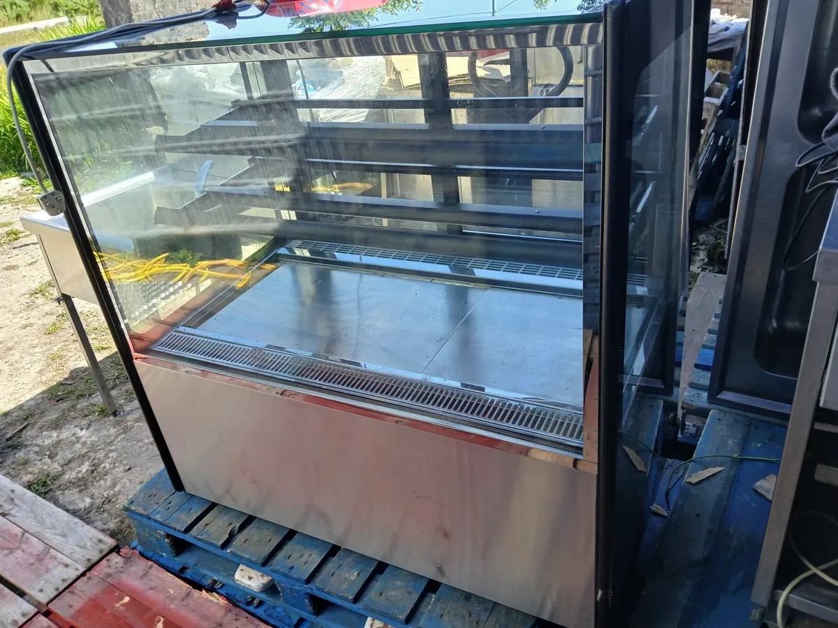 Glass display on wheels ....2023 unit...delivered - Image 2