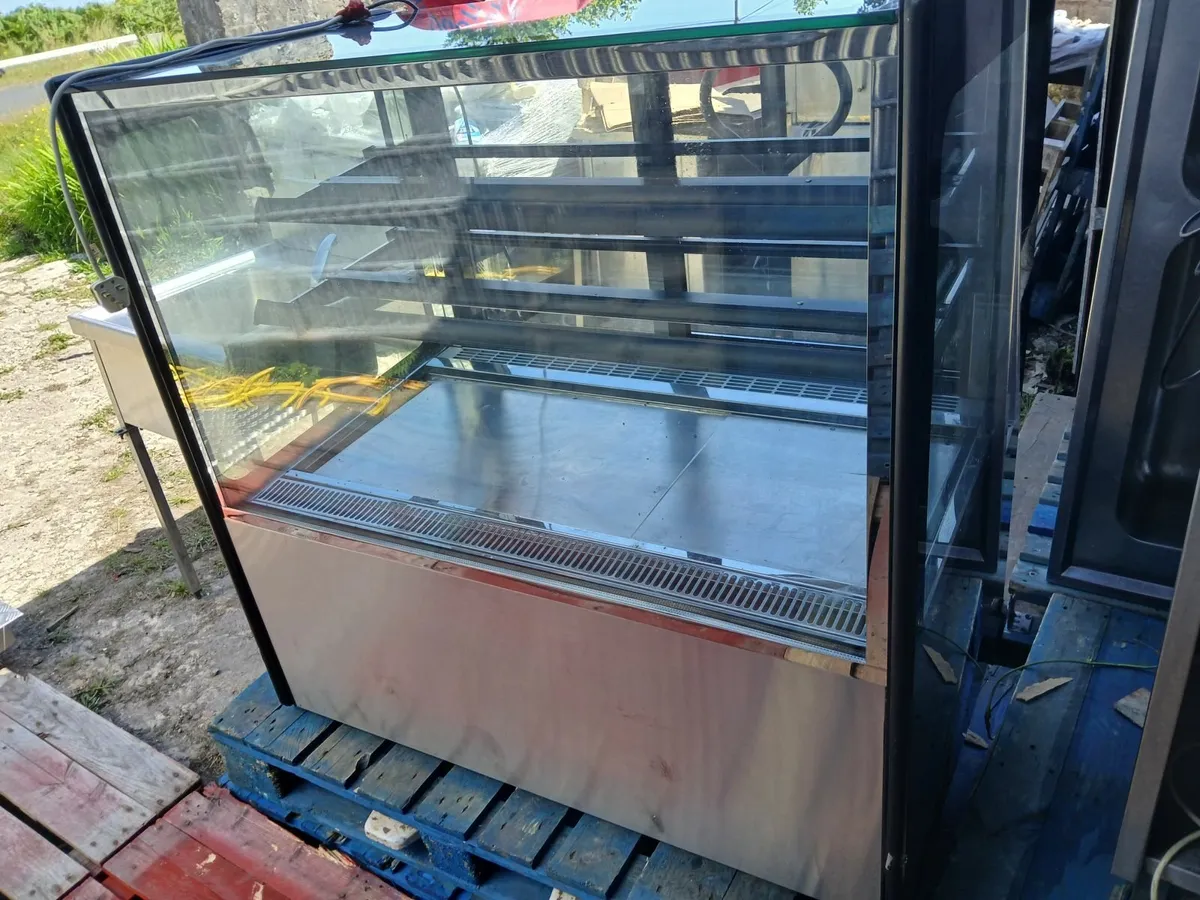 Glass display on wheels ....2023 unit...delivered - Image 4