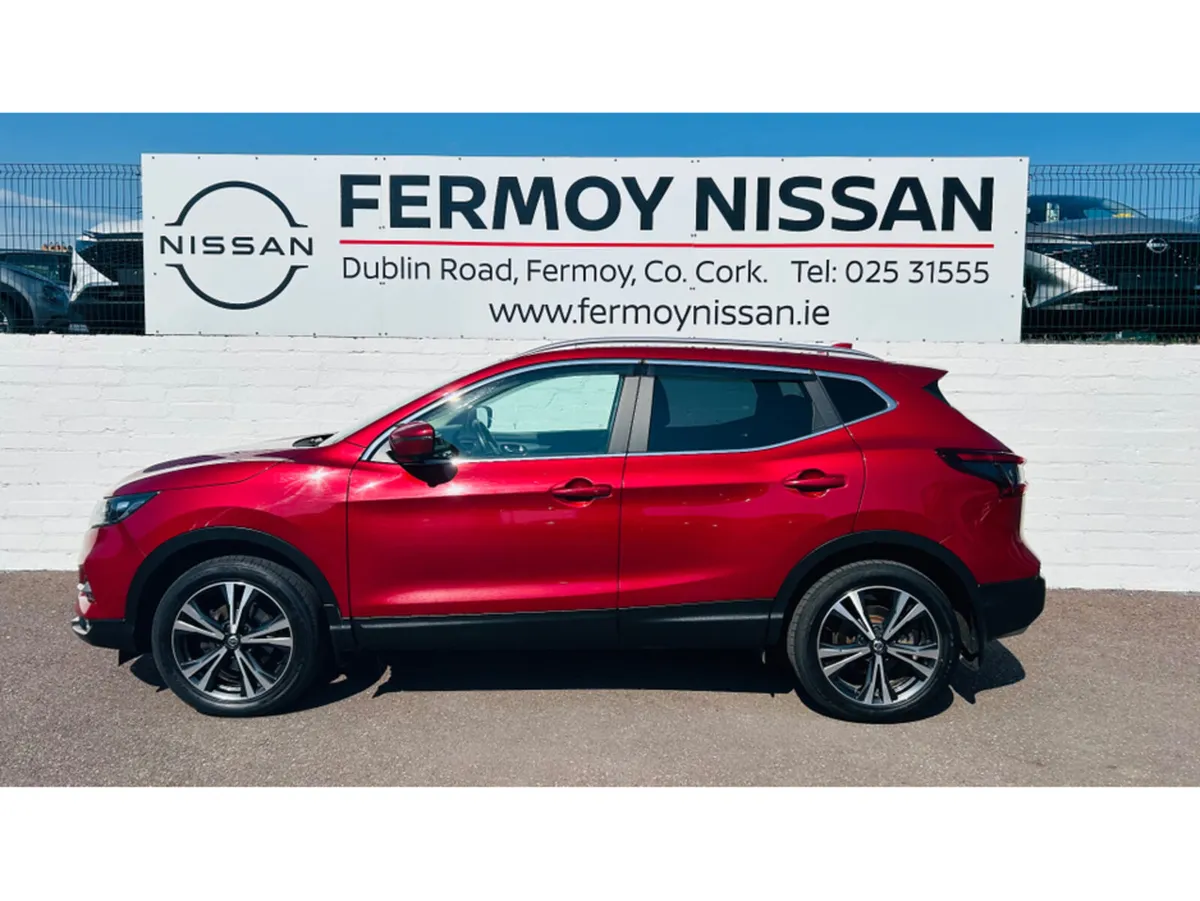 Nissan Qashqai 1.5 DSL SV PREMIUM HEATED PART LEAT - Image 2