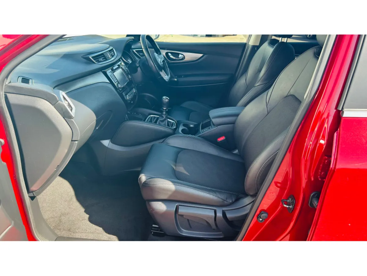 Nissan Qashqai 1.5 DSL SV PREMIUM HEATED PART LEAT - Image 3