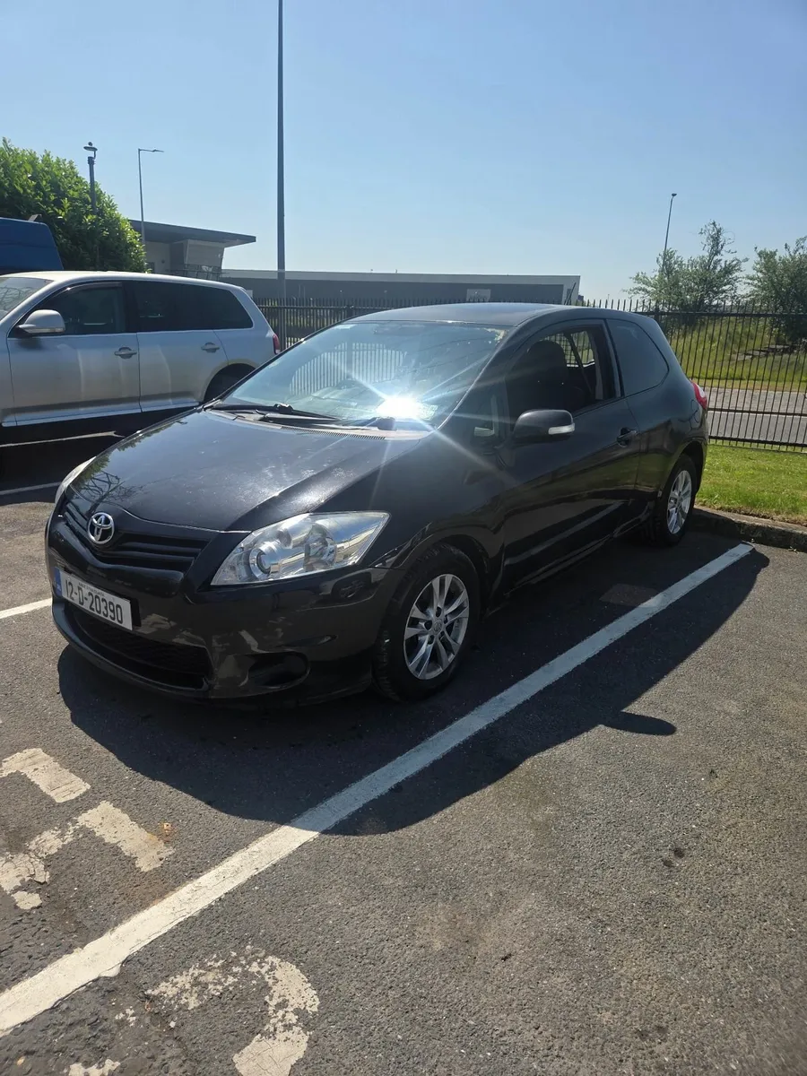 Toyota Auris 2012 - Image 1