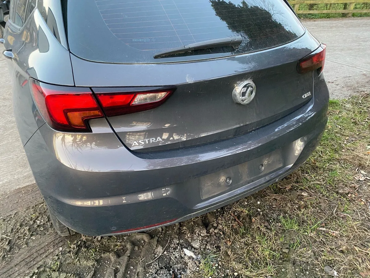 🟢 2017 Vauxhall Astra BREAKING FOR PARTS - Image 4